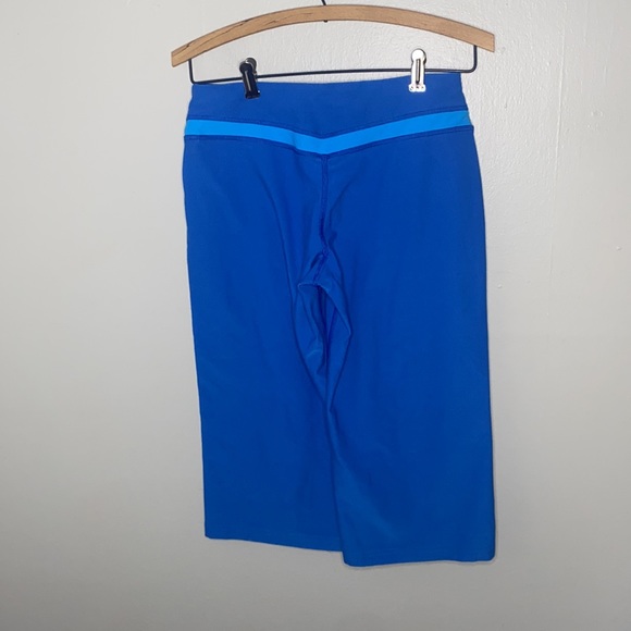 🍓Two toned blue Nike Dri-Fit Capris! - Picture 7 of 8
